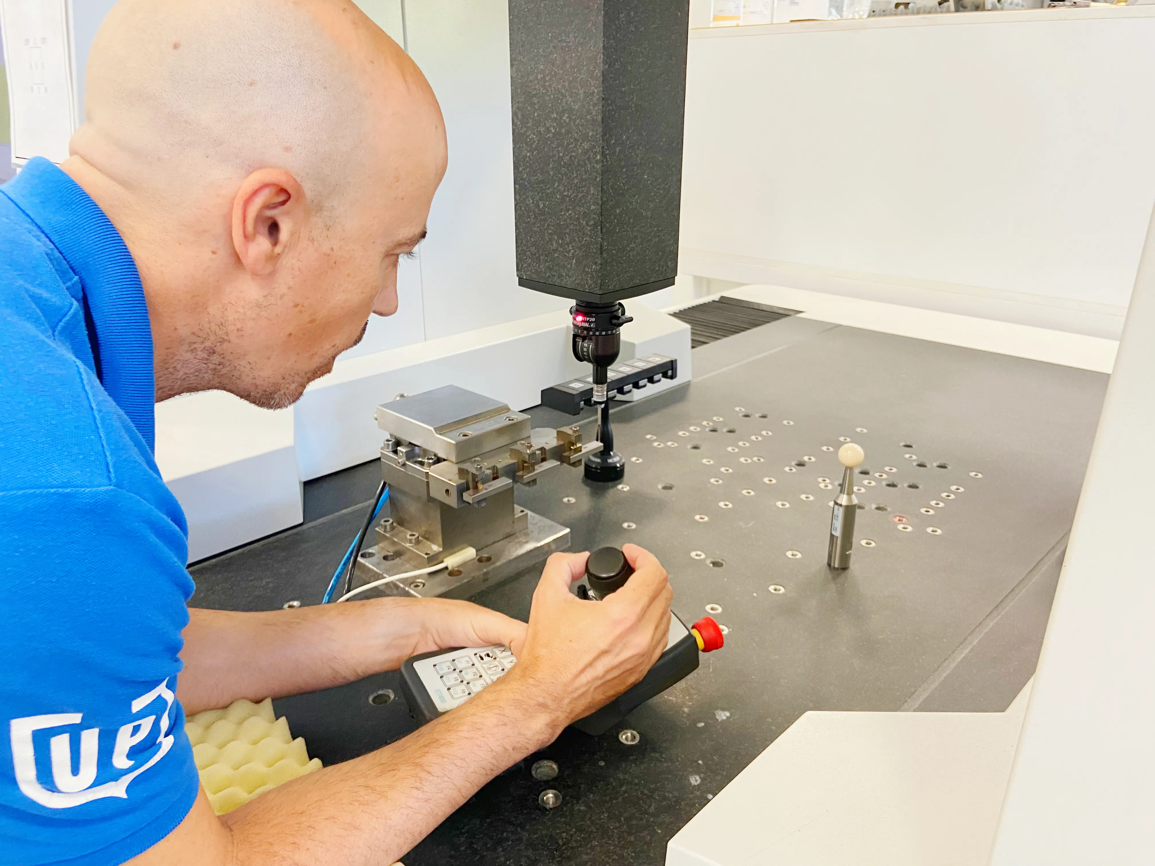 Dedicated 50 tons press for rapid fine tuning of new tools